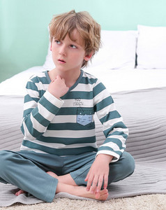 Detské dvojdielne pyžamo pre chlapcov s oválnym výstrihom