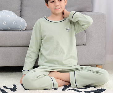 Detské dvojdielne pyžamo pre chlapcov s oválnym výstrihom