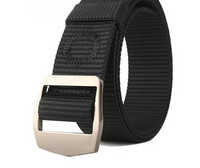 Pánsky textilný opasok s kovovou prackou a výšivkou