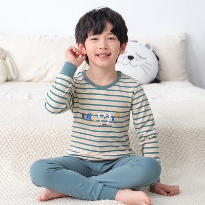 Detské pyžamo s pruhovanou potlačou pre chlapcov