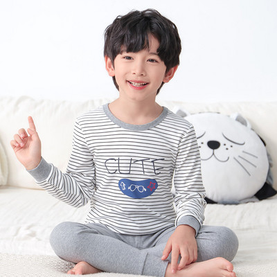 Detské pyžamo s pruhovanou potlačou pre chlapcov