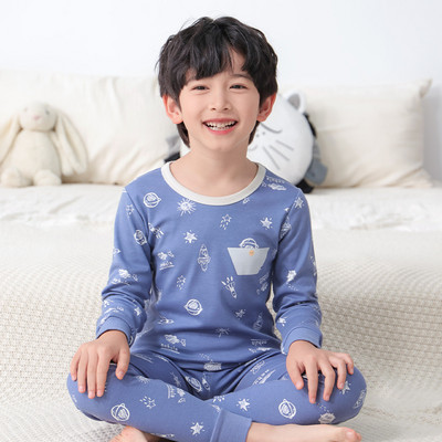 Detské pyžamo s pruhovanou potlačou pre chlapcov