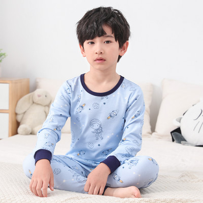 Detské pyžamo s pruhovanou potlačou pre chlapcov