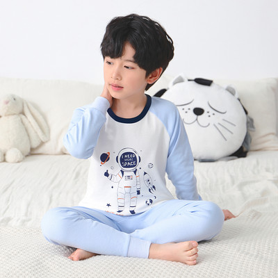 Detské pyžamo s pruhovanou potlačou pre chlapcov