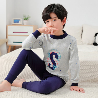 Detské pyžamo s pruhovanou potlačou pre chlapcov