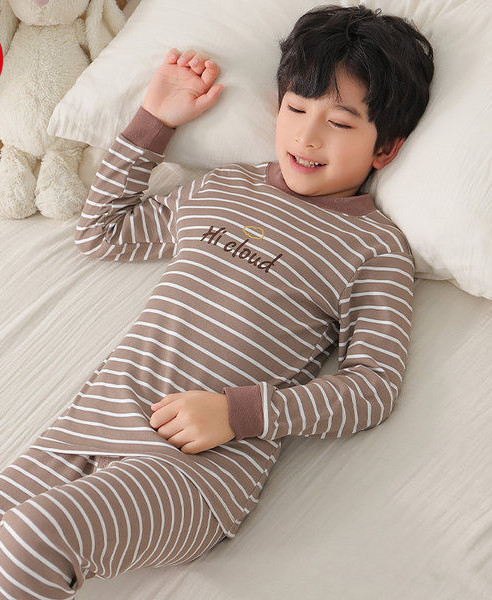 Detské pyžamo s pruhovanou potlačou pre chlapcov