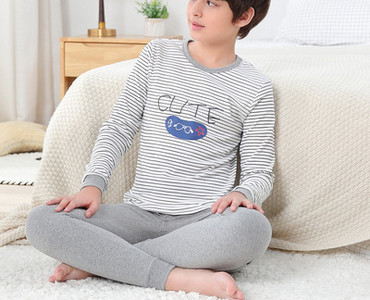 Dvojdielne detské pyžamo pre chlapcov - s oválnym výstrihom