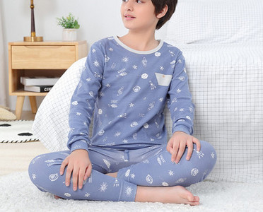 Dvojdielne detské pyžamo pre chlapcov - s oválnym výstrihom