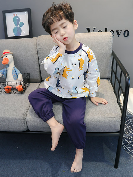 Detské pyžamo pre chlapcov s oválnym výstrihom