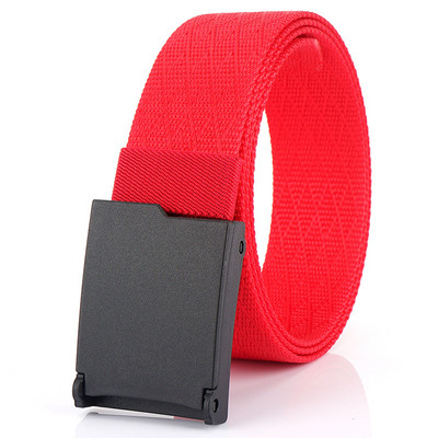 Model curat cu centura textila cu inchizatoare metalica