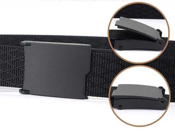 Model curat cu centura textila cu inchizatoare metalica