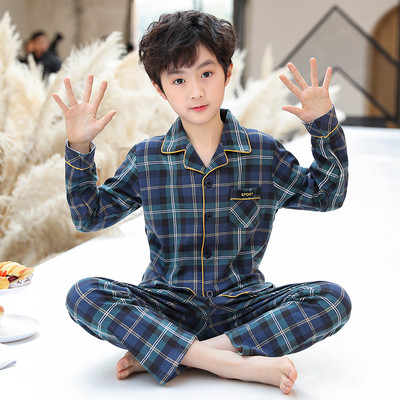 Chlapčenské pyžamo s ležérnou potlačou a gombíkmi