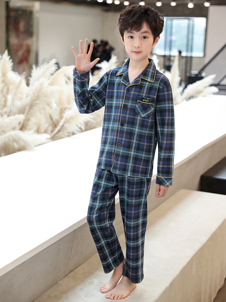 Chlapčenské pyžamo s ležérnou potlačou a gombíkmi