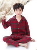 Chlapčenské kockované pyžamo s golierom na gombíky