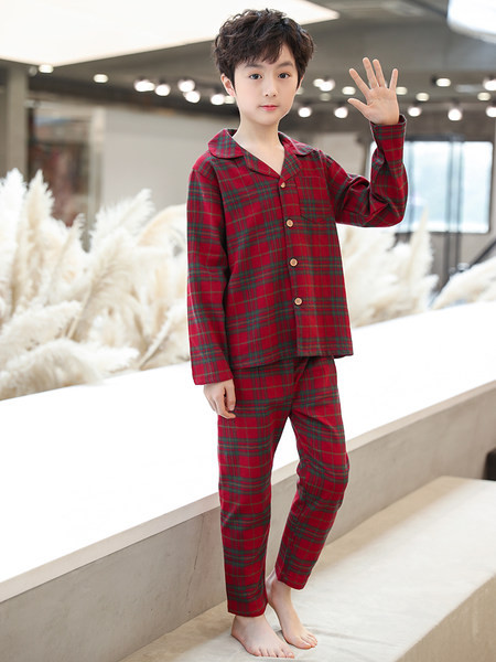 Chlapčenské kockované pyžamo s golierom na gombíky