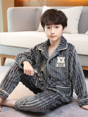 Chlapčenské plyšové pyžamo s výšivkou