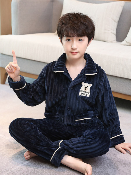 Chlapčenské plyšové pyžamo s výšivkou