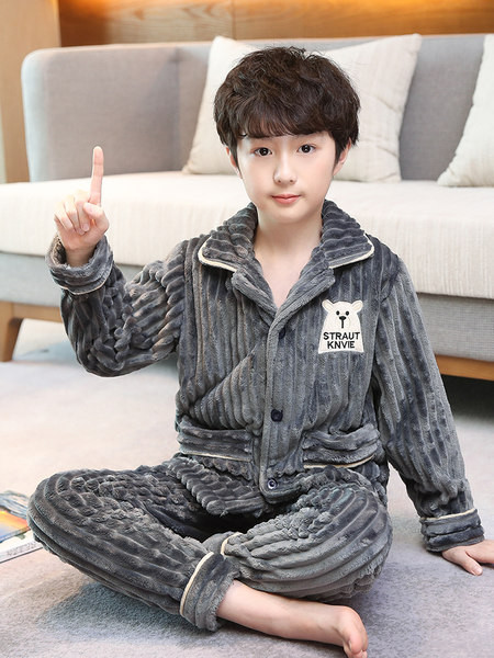 Chlapčenské plyšové pyžamo s výšivkou