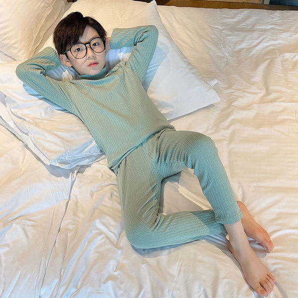 Detské jednofarebné pyžamo s golierom pre chlapcov