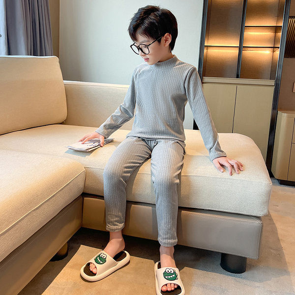 Detské jednofarebné pyžamo s golierom pre chlapcov