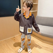 Detské pyžamo s potlačou, gombíkmi a vreckom pre chlapcov