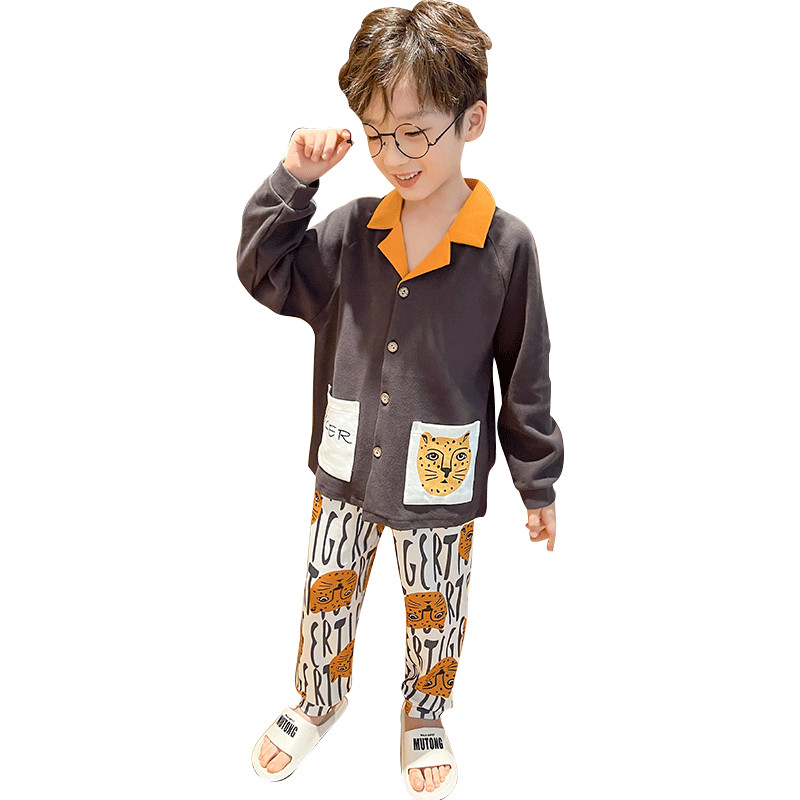 Detské pyžamo s potlačou, gombíkmi a vreckom pre chlapcov