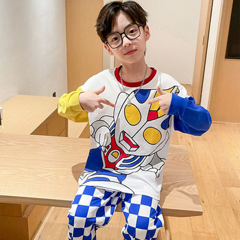 Цветна детска пижама от блуза с дълъг ръкав и долнище