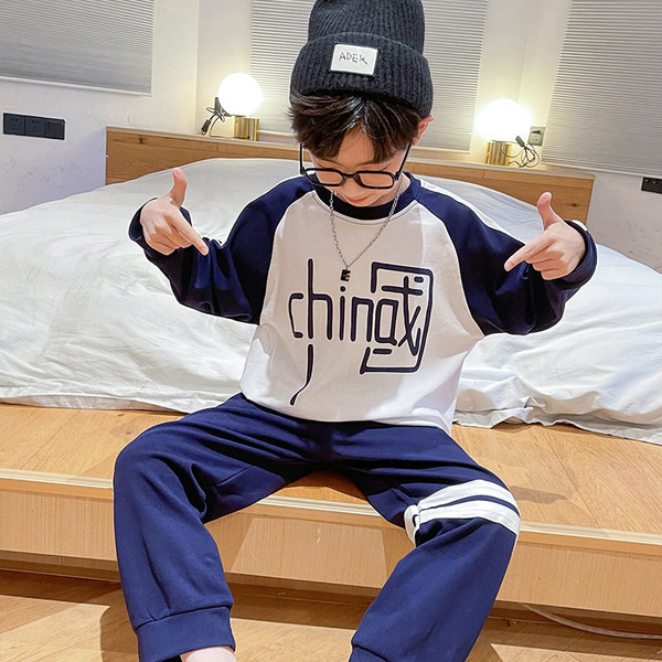 Detská blúzka a spodné pyžamo pre chlapcov