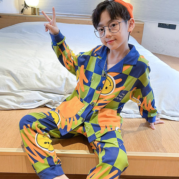 Detské dvojdielne pyžamo s gombíkmi a potlačou pre chlapcov