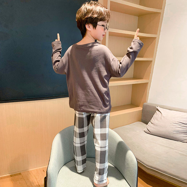 Dvojdielne ležérne pyžamo s dlhým rukávom a aplikáciou pre chlapcov