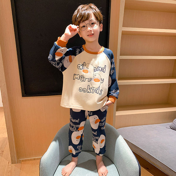 Dviejų dalių pižama berniukams ilgomis rankovėmis ir ovalia iškirpte