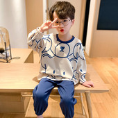 Detské pyžamo vyrobené z blúzky s okrúhlym výstrihom a spodným dielom