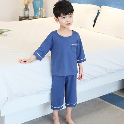 Dvojdielne ležérne pyžamo s oválnym výstrihom a vreckom