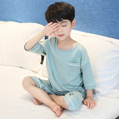 Dvojdielne ležérne pyžamo s oválnym výstrihom a vreckom