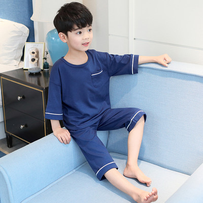 Dvojdielne ležérne pyžamo s oválnym výstrihom a vreckom