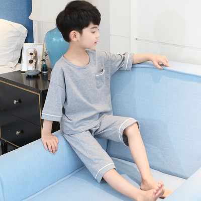 Dvojdielne ležérne pyžamo s oválnym výstrihom a vreckom