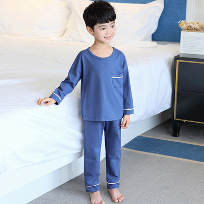 Dvojdielne ležérne pyžamo s oválnym výstrihom a vreckom