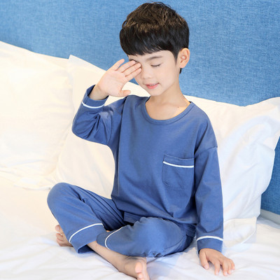 Dvojdielne ležérne pyžamo s oválnym výstrihom a vreckom