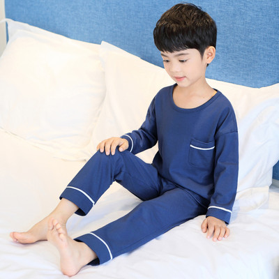 Dvojdielne ležérne pyžamo s oválnym výstrihom a vreckom