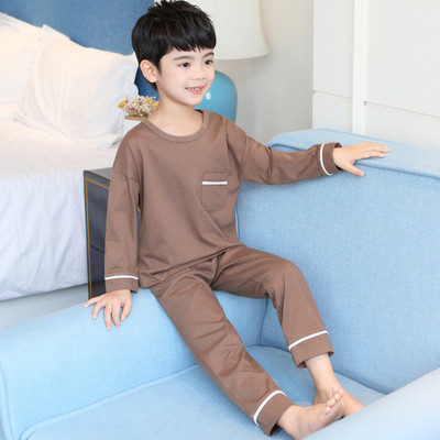 Dvojdielne ležérne pyžamo s oválnym výstrihom a vreckom