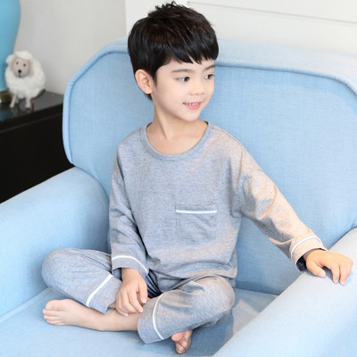 Dvojdielne ležérne pyžamo s oválnym výstrihom a vreckom