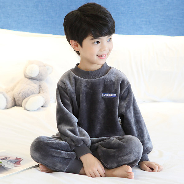 Detské plyšové dvojdielne pyžamo pre chlapcov s nohavicami a blúzkou