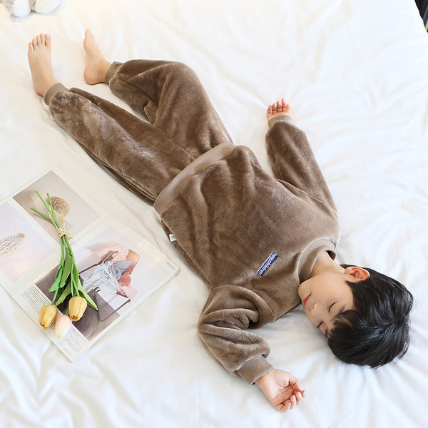 Detské plyšové dvojdielne pyžamo pre chlapcov s nohavicami a blúzkou