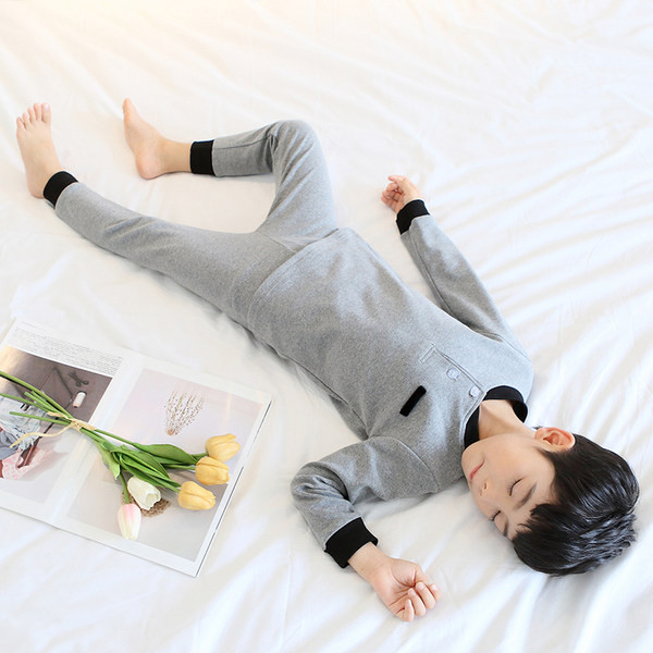 Dvojdielne detské pyžamo - blúzka s okrúhlym výstrihom a spodným dielom