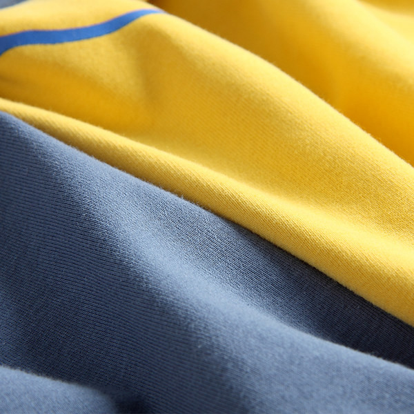 Ležérne dvojdielne pyžamo s potlačou vo viacerých farbách