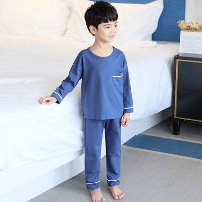 Egyszínű kétrészes pizsama zsebbel és ovális nyakkivágással