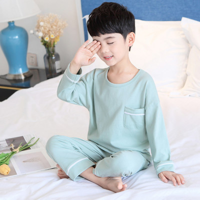 Egyszínű kétrészes pizsama zsebbel és ovális nyakkivágással