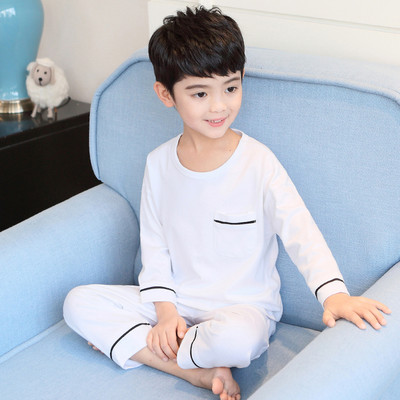 Egyszínű kétrészes pizsama zsebbel és ovális nyakkivágással