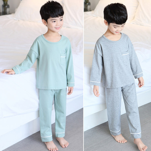 Egyszínű kétrészes pizsama zsebbel és ovális nyakkivágással