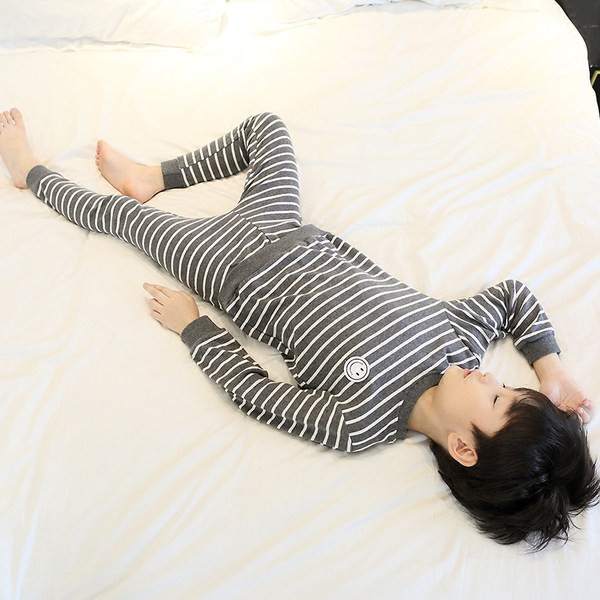 Chlapčenské dvojdielne pyžamové pyžamo s pruhovanou aplikáciou